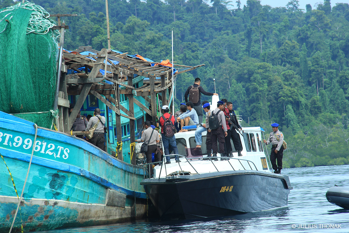 Raja Ampat water police boarding the illegal Vietnamese shark-finning ship. (© Conservation International/photo by Julius Thonak)